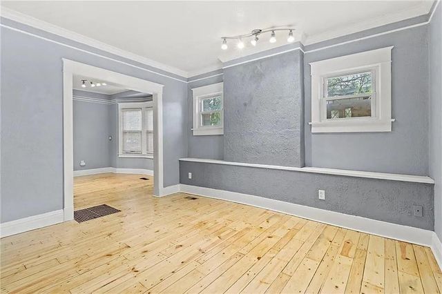 4401 Madison Avenue, Kansas City, MO 64111