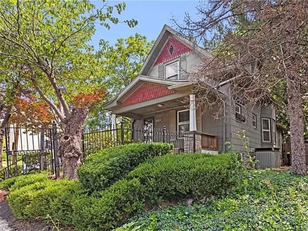 4401 Madison Avenue, Kansas City, MO 64111