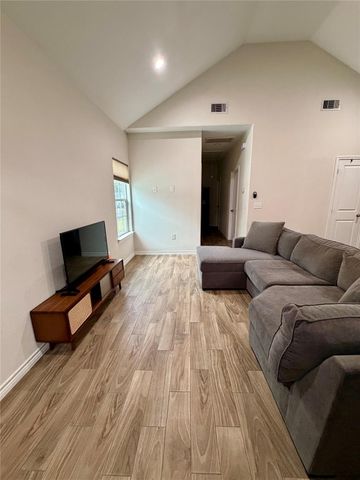 16601 E Ivanhoe, Montgomery, TX 77316