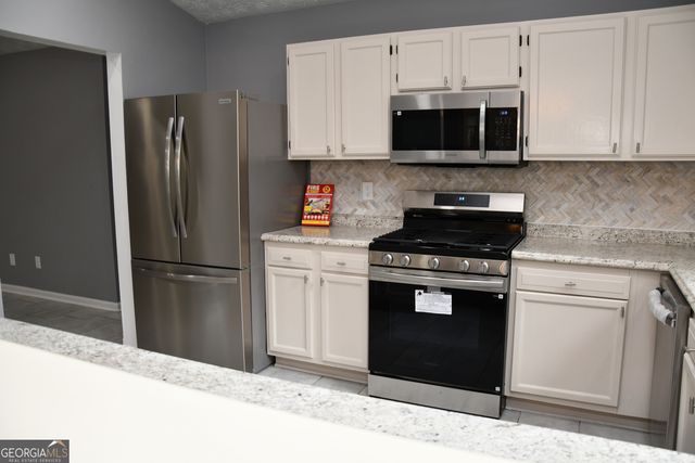 5932 Homestead Circle, Rex, GA 30273
