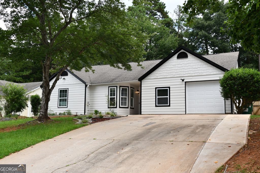 5932 Homestead Circle, Rex, GA 30273