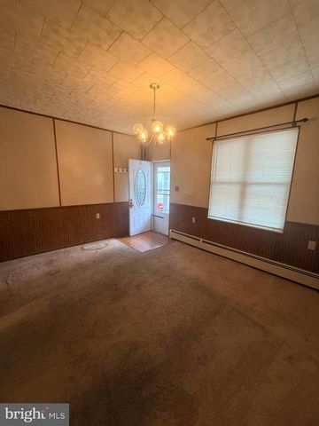 329 N FRONT ST, Minersville, PA 17954