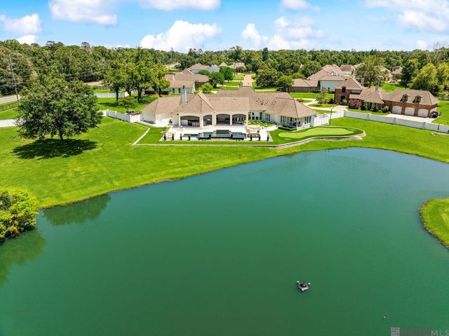 8200 Allen Dr, Denham Springs, LA 70726