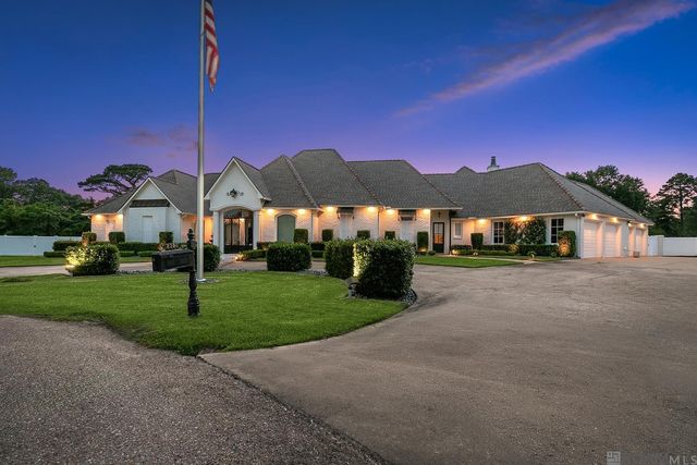 8200 Allen Dr, Denham Springs, LA 70726