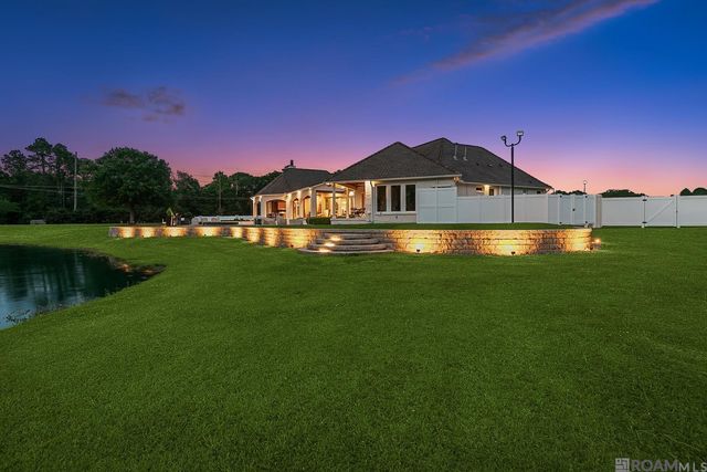 8200 Allen Dr, Denham Springs, LA 70726