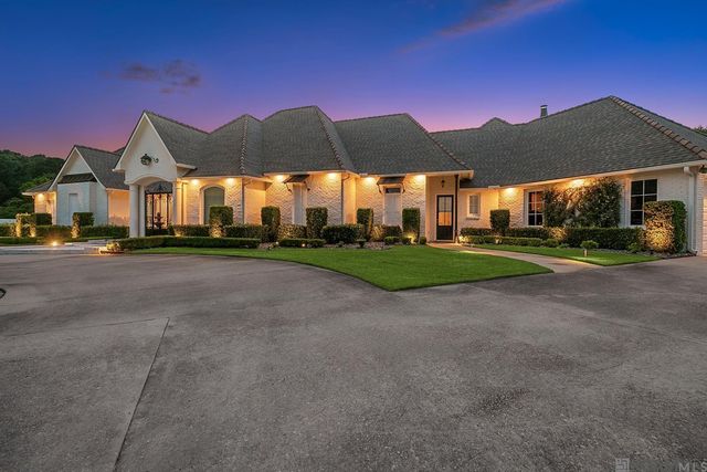 8200 Allen Dr, Denham Springs, LA 70726