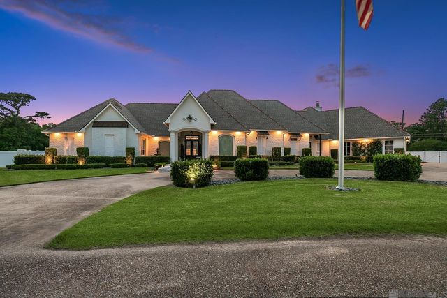 8200 Allen Dr, Denham Springs, LA 70726