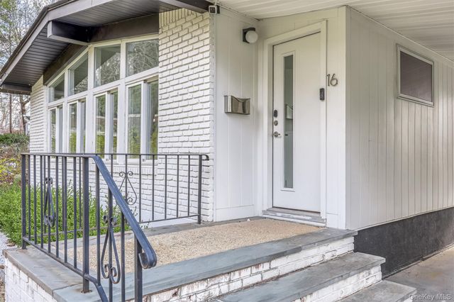 16 S Lexow Avenue, Nanuet, NY 10954