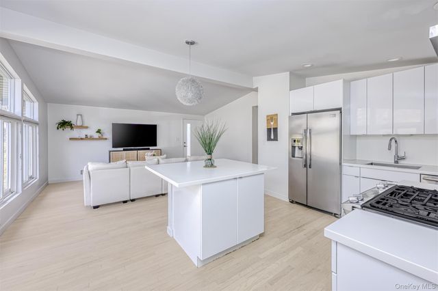 16 S Lexow Avenue, Nanuet, NY 10954