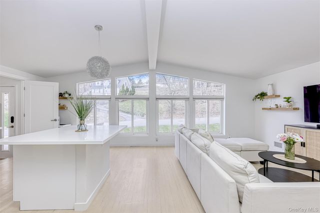 16 S Lexow Avenue, Nanuet, NY 10954
