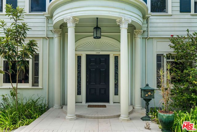 1939 N Hobart Boulevard, Los Angeles, CA 90027
