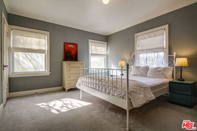 1939 N Hobart Boulevard, Los Angeles, CA 90027
