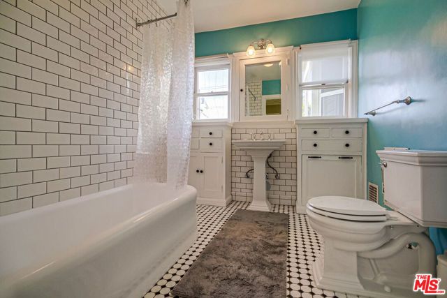 1939 N Hobart Boulevard, Los Angeles, CA 90027