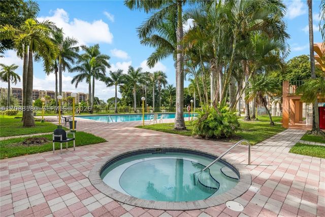 9360 Fontainebleau Blvd 612, Miami, FL 33172