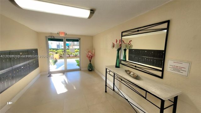9360 Fontainebleau Blvd 612, Miami, FL 33172