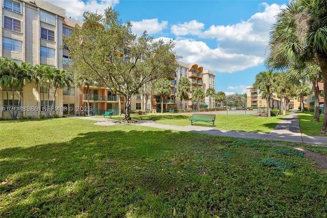9360 Fontainebleau Blvd 612, Miami, FL 33172