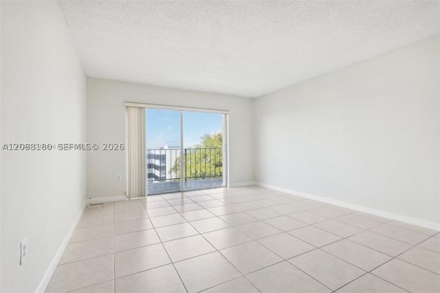 9360 Fontainebleau Blvd 612, Miami, FL 33172