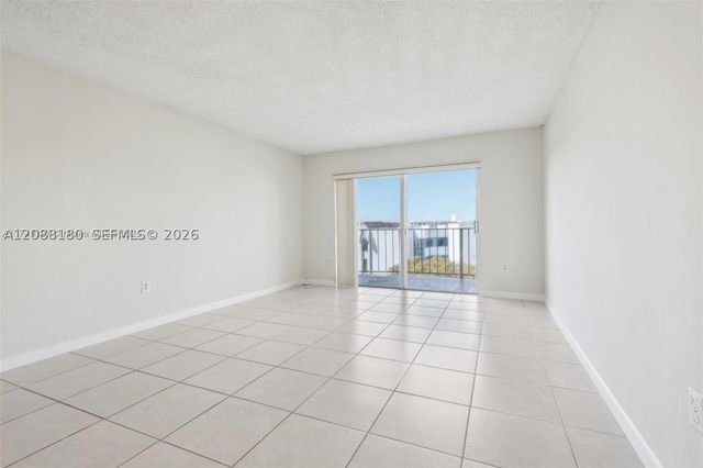 9360 Fontainebleau Blvd 612, Miami, FL 33172