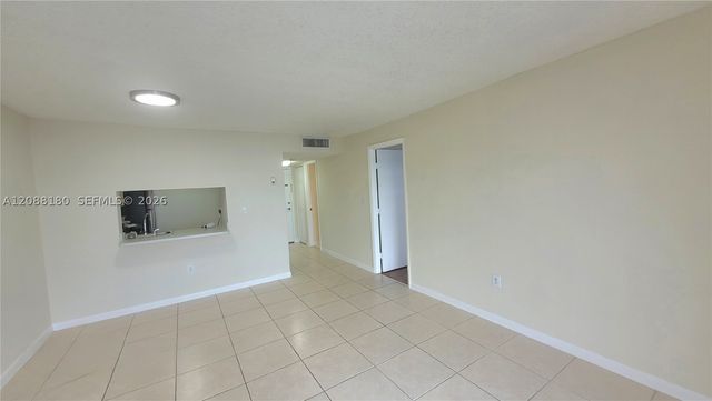 9360 Fontainebleau Blvd 612, Miami, FL 33172