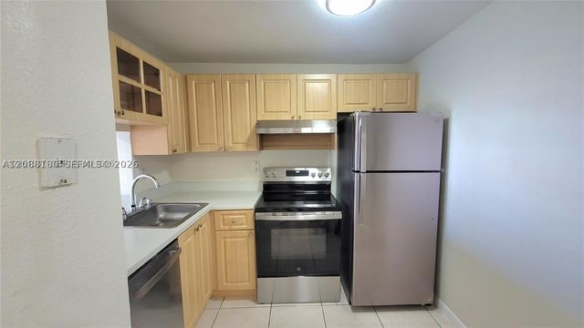 9360 Fontainebleau Blvd 612, Miami, FL 33172