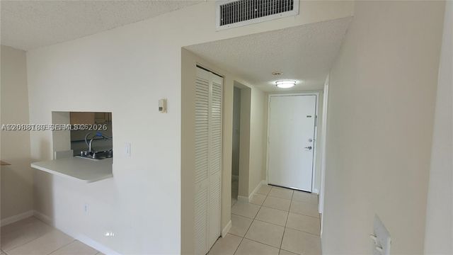9360 Fontainebleau Blvd 612, Miami, FL 33172