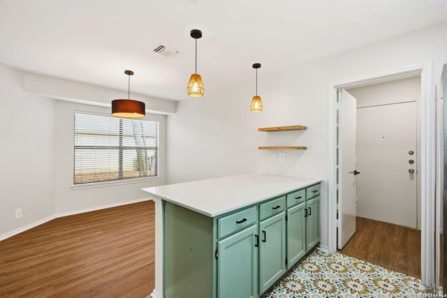 11027 Moonlit Park, San Antonio, TX 78249