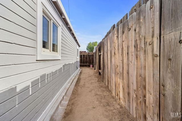 1114 Grant Drive, Bakersfield, CA 93308