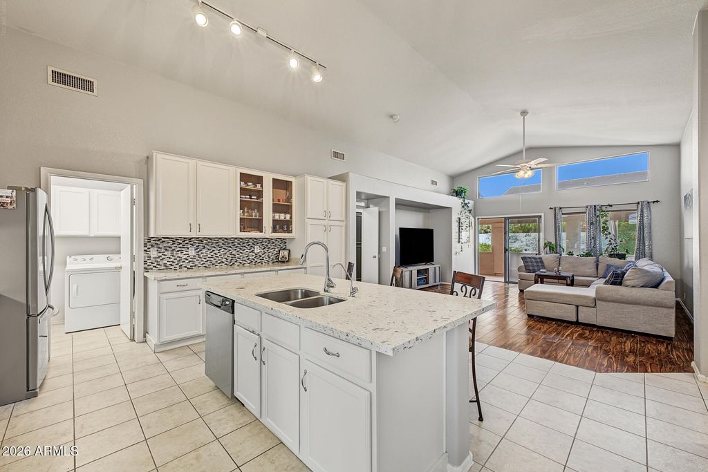 1470 E CARLA VISTA Drive, Chandler, AZ 85225 — photo 2