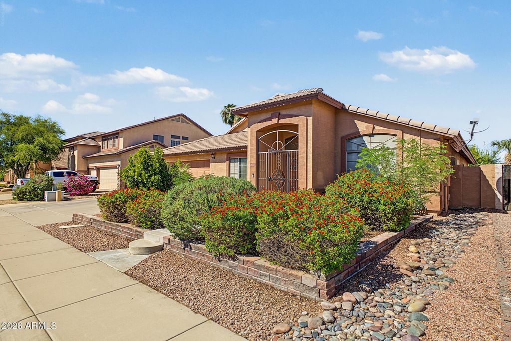 1470 E CARLA VISTA Drive, Chandler, AZ 85225 — photo 4