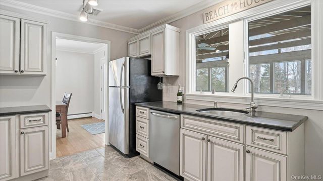 3 Robins Nest Lane, Hampton Bays, NY 11946