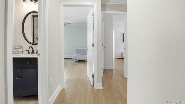 3 Robins Nest Lane, Hampton Bays, NY 11946