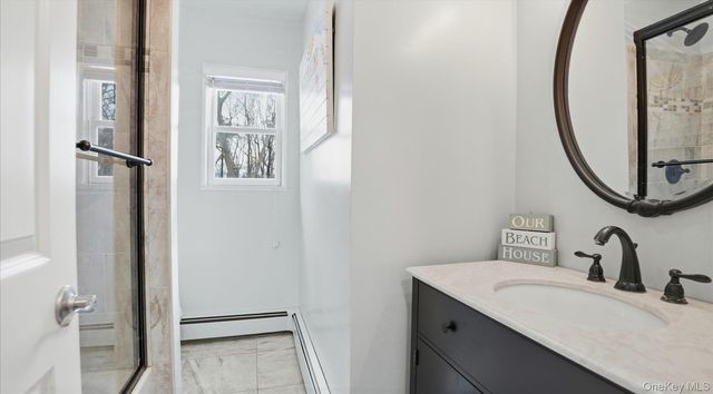 3 Robins Nest Lane, Hampton Bays, NY 11946