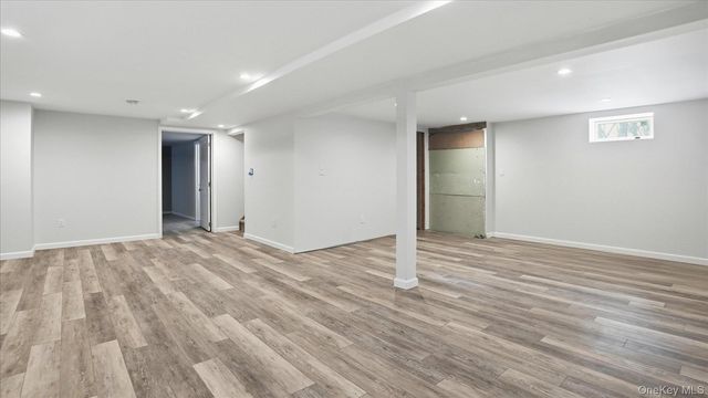 3 Robins Nest Lane, Hampton Bays, NY 11946