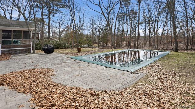 3 Robins Nest Lane, Hampton Bays, NY 11946