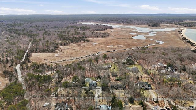 3 Robins Nest Lane, Hampton Bays, NY 11946