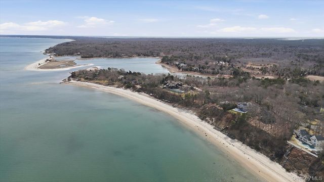 3 Robins Nest Lane, Hampton Bays, NY 11946