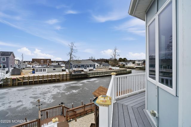 43 Lawrence Drive, Beach Haven West, NJ 08050