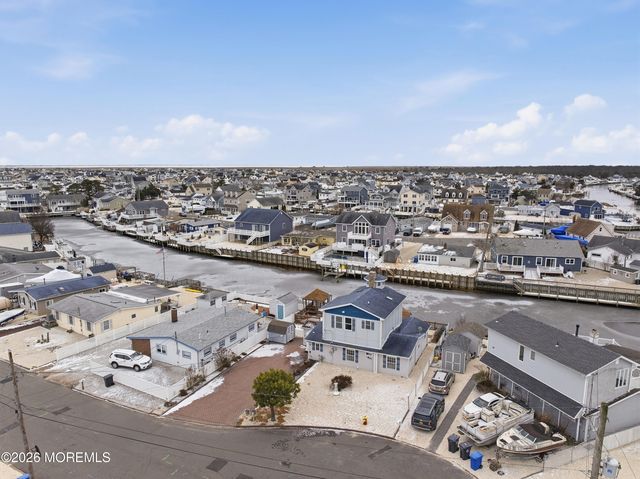 43 Lawrence Drive, Beach Haven West, NJ 08050