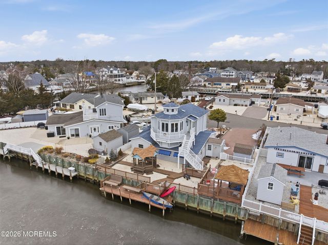 43 Lawrence Drive, Beach Haven West, NJ 08050