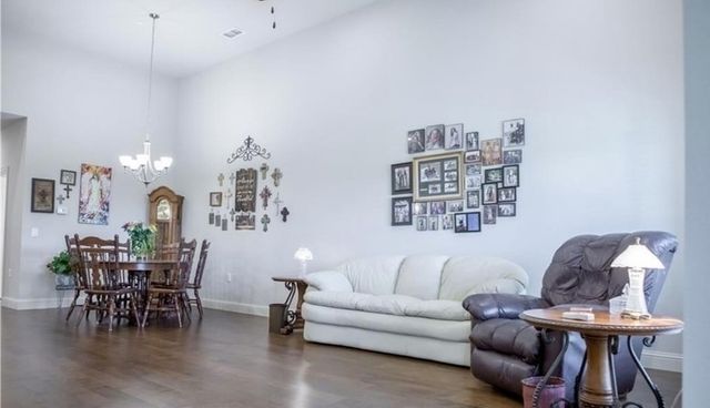 883 Birds Fort Trail, Arlington, TX 76005