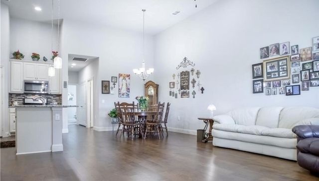 883 Birds Fort Trail, Arlington, TX 76005