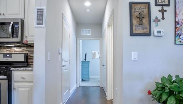 883 Birds Fort Trail, Arlington, TX 76005