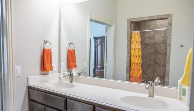 883 Birds Fort Trail, Arlington, TX 76005