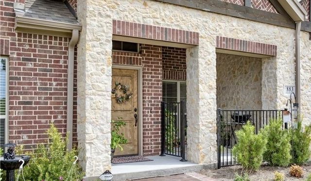 883 Birds Fort Trail, Arlington, TX 76005