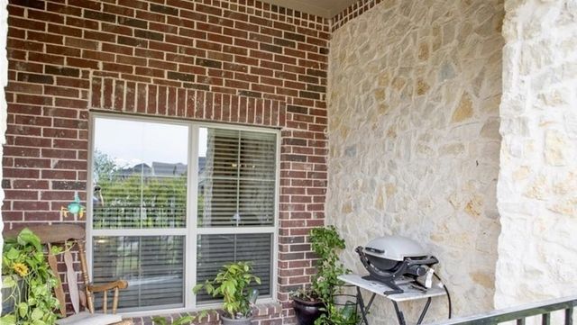 883 Birds Fort Trail, Arlington, TX 76005