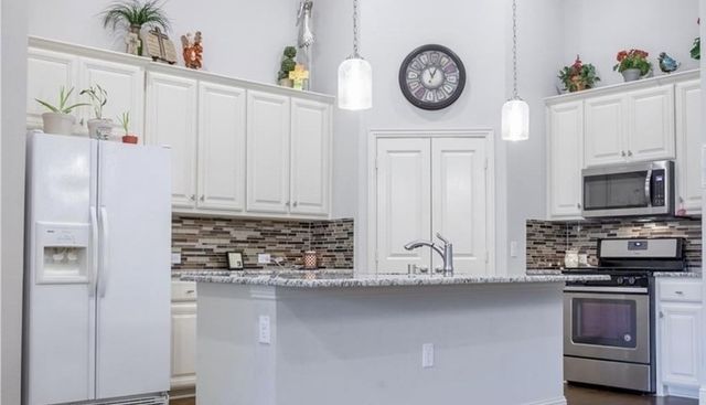 883 Birds Fort Trail, Arlington, TX 76005