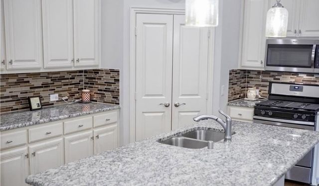 883 Birds Fort Trail, Arlington, TX 76005