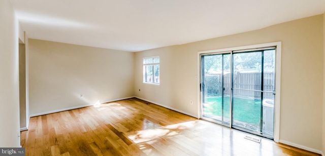 9628 LINDENBROOK ST, Fairfax, VA 22031