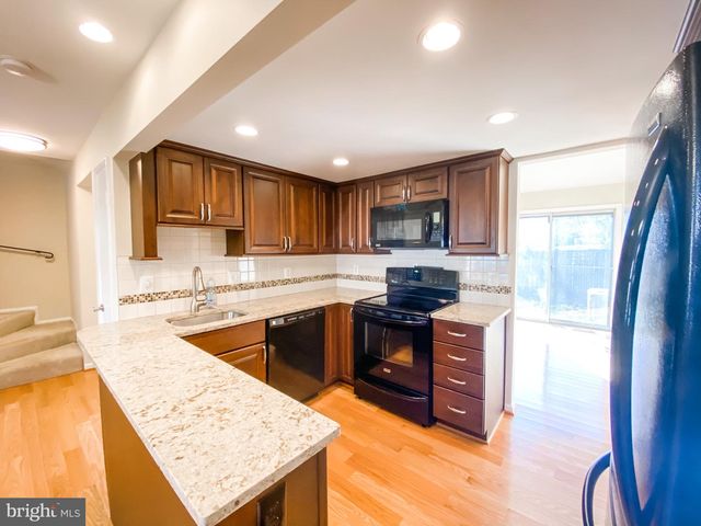 9628 LINDENBROOK ST, Fairfax, VA 22031