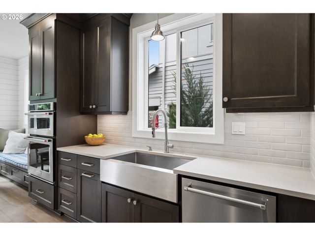 4327 Nw ASHBROOK Dr, Portland, OR 97229